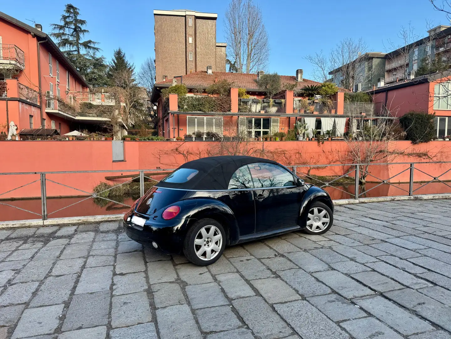 Volkswagen New Beetle Cabrio 2.0 auto molto bella - 2
