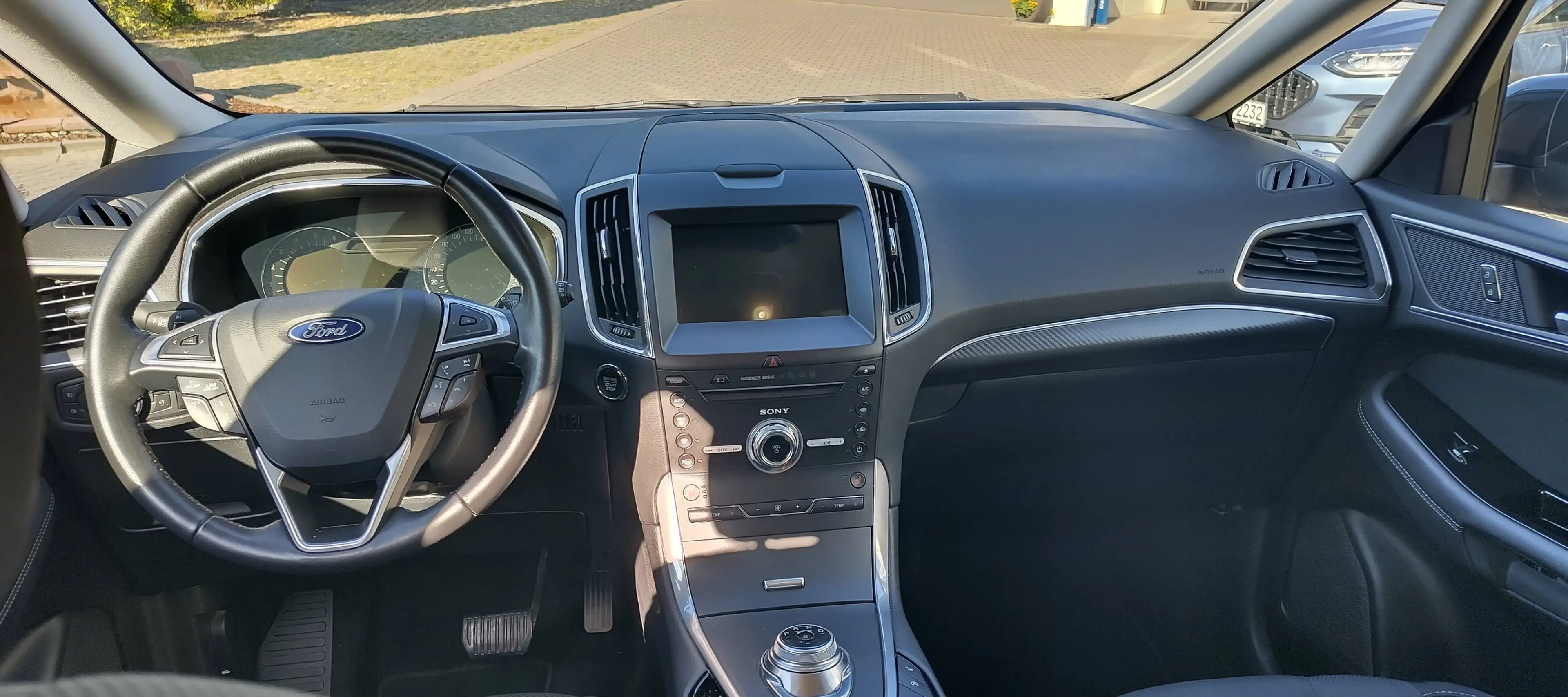 Ford S-Max Titanium — photo 8