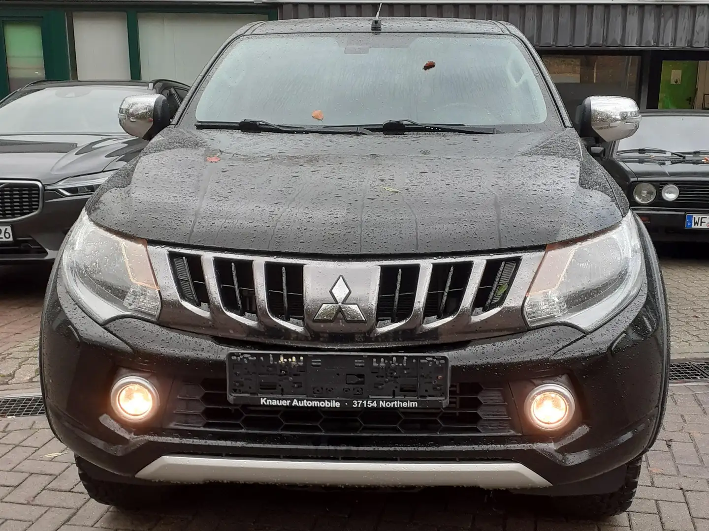 Mitsubishi L200 plus Schwarz - 1