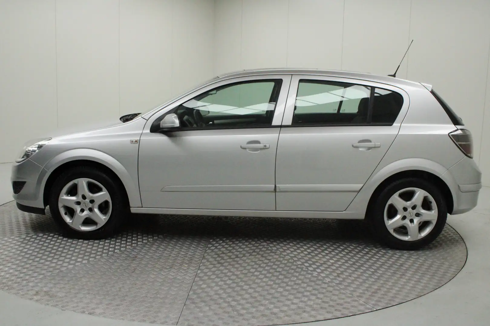 Opel Astra 1.4 Cosmo | climate control | schuif kanteldak | n Gris - 2