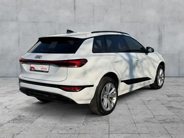 Audi SQ6 E-Tron view 6
