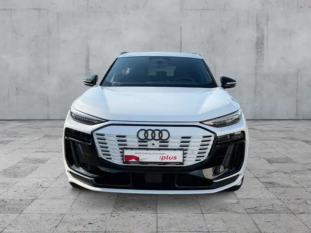Audi SQ6 E-Tron view 3