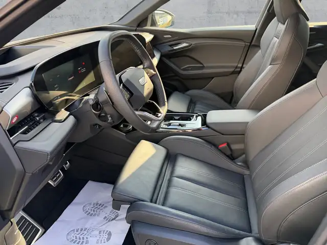 Audi SQ6 E-Tron view 12