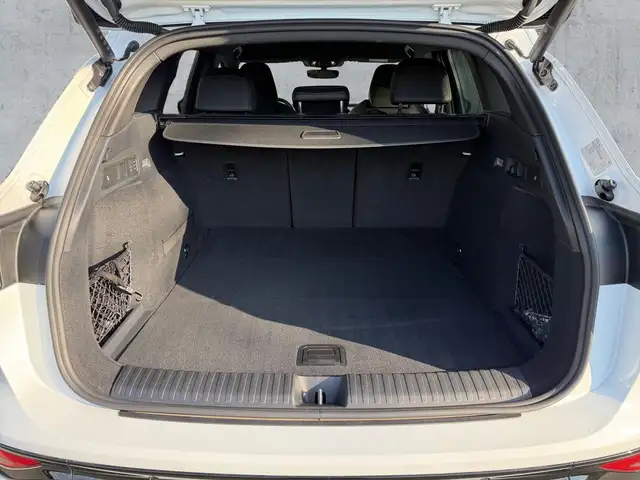 Audi SQ6 E-Tron view 15