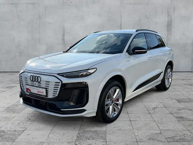 Audi SQ6 E-Tron view 2