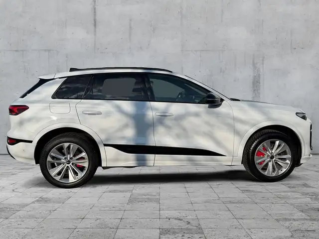 Audi SQ6 E-Tron view 7