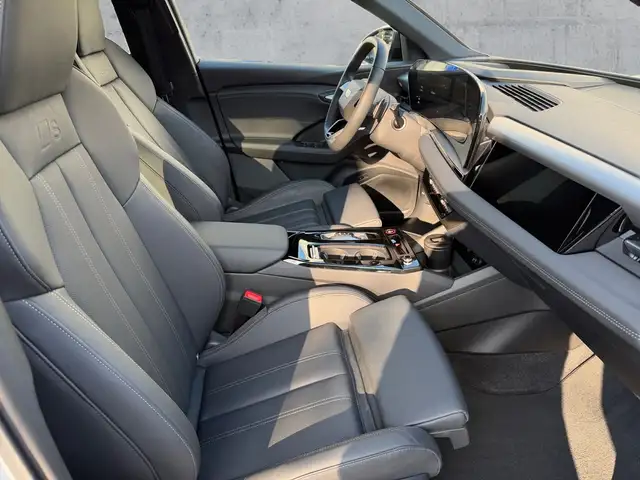 Audi SQ6 E-Tron view 13