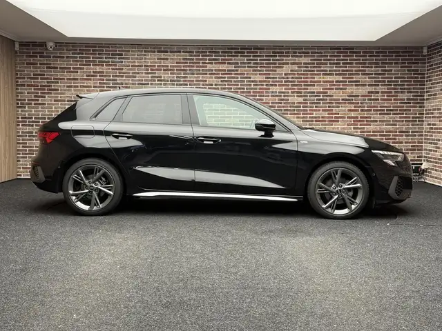 Audi A3 view 4