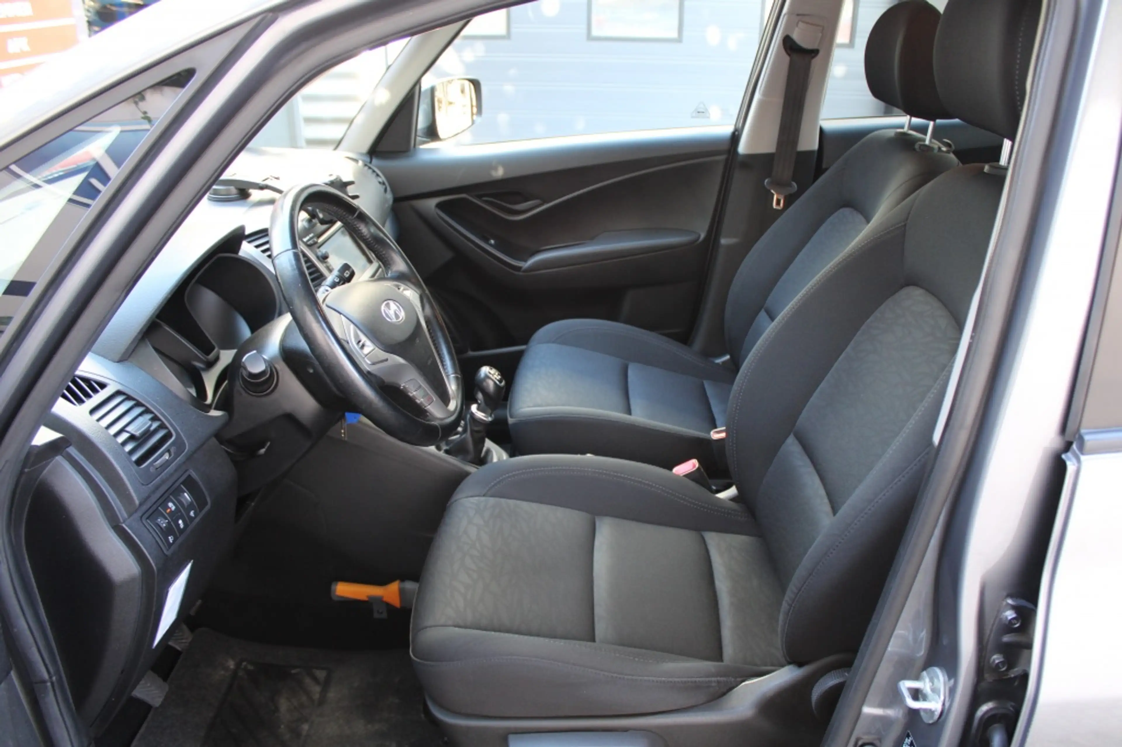Hyundai iX20 1.4i blue 90pk Go! — photo 14