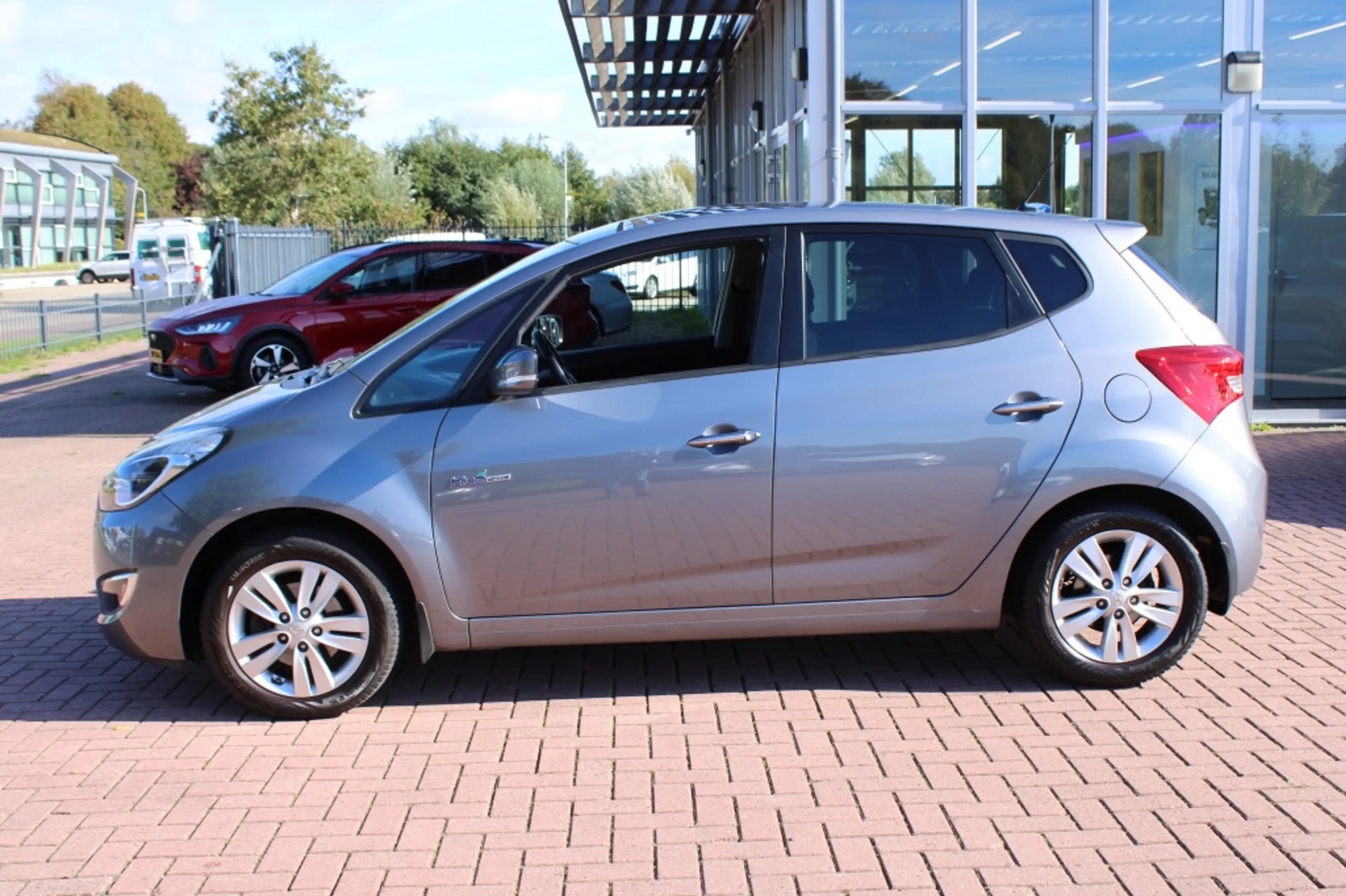 Hyundai iX20 1.4i blue 90pk Go! — photo 11