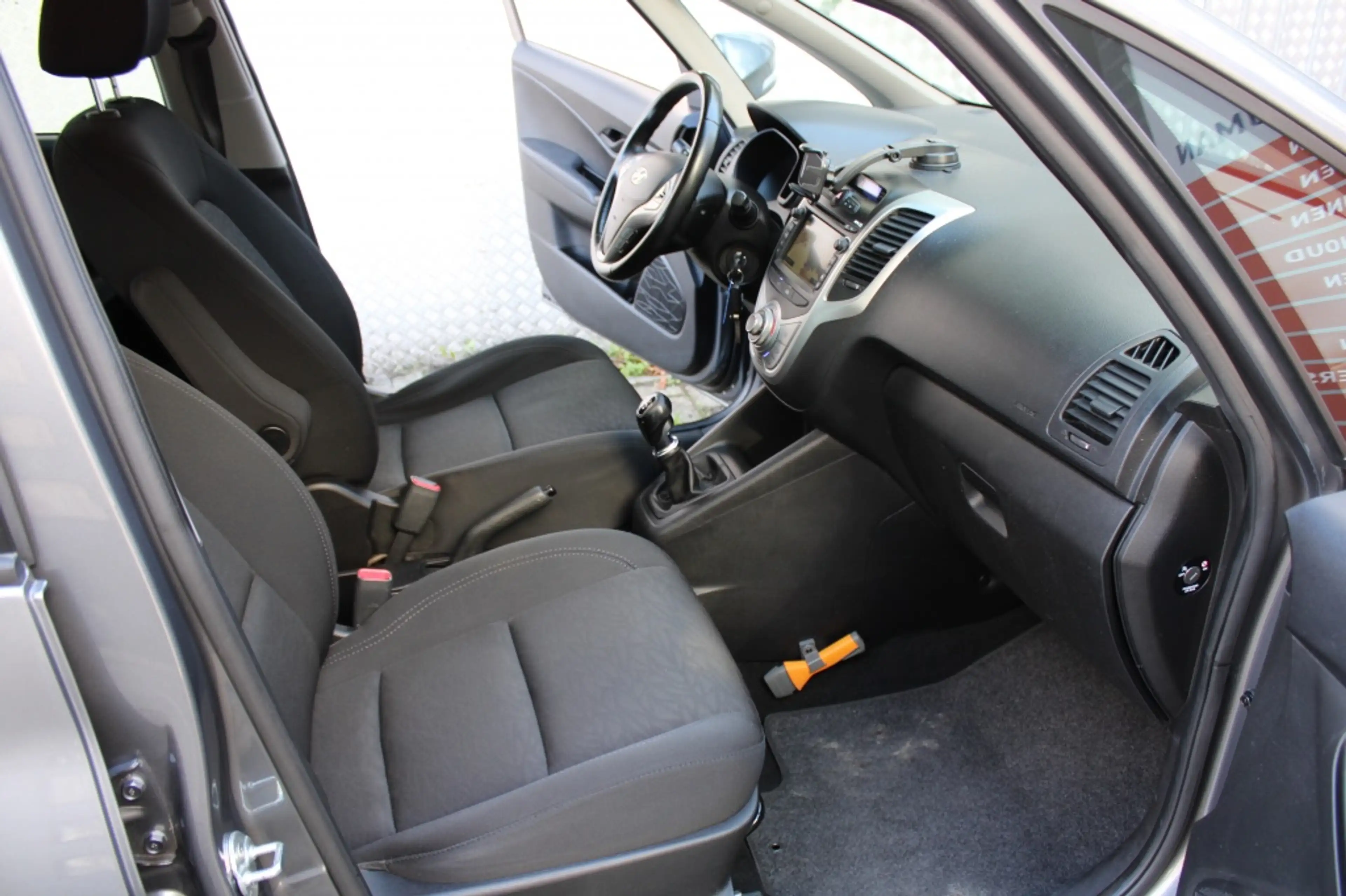 Hyundai iX20 1.4i blue 90pk Go! — photo 17