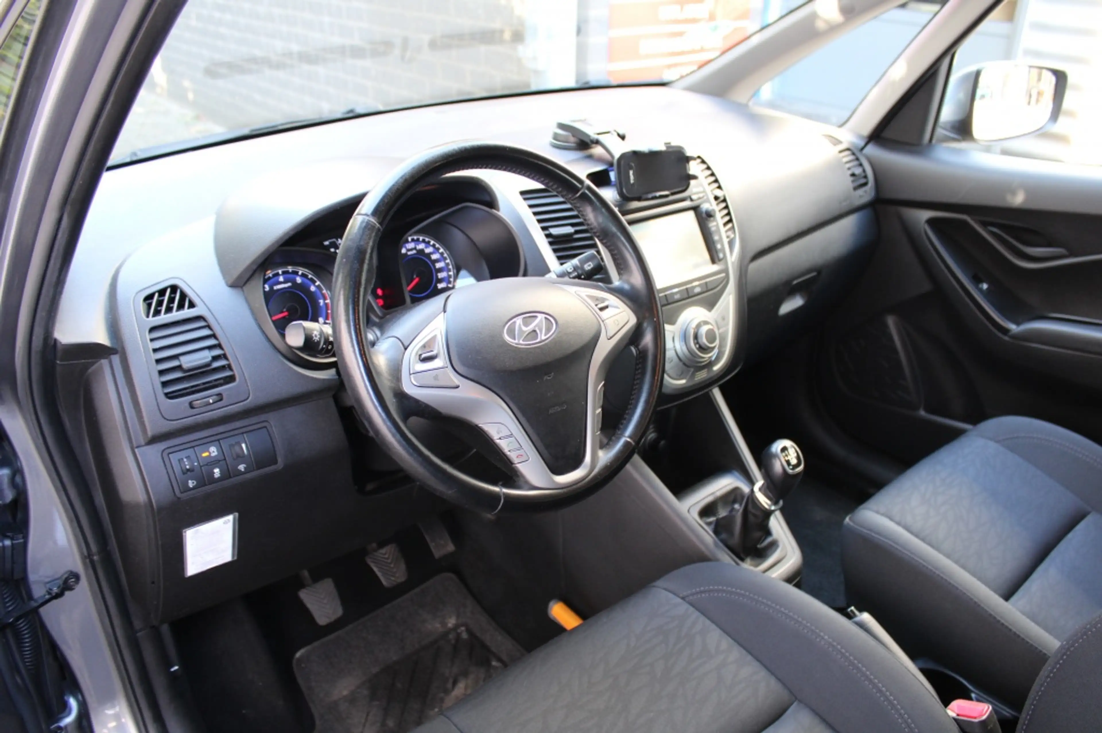 Hyundai iX20 1.4i blue 90pk Go! — photo 15