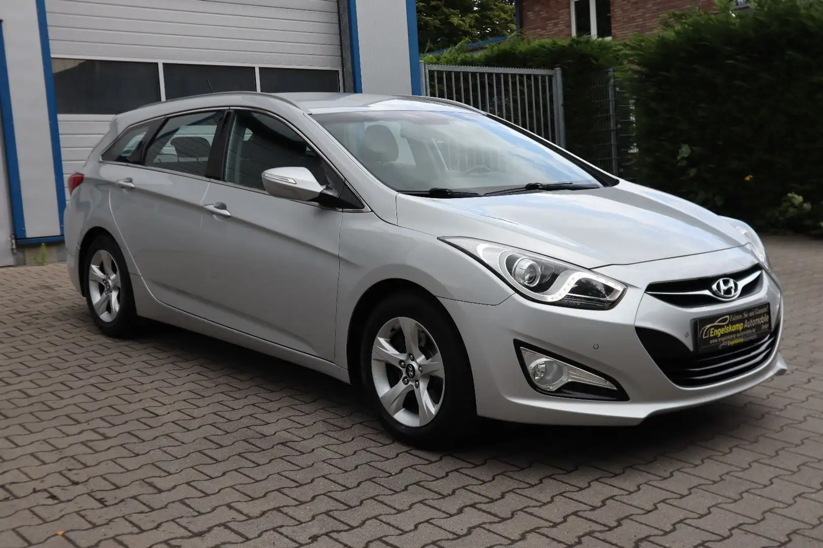 Hyundai i40 1.6 cw Comfort/KLMA/MFL/PDC/ALLW./TÜV NEU Silber - 1