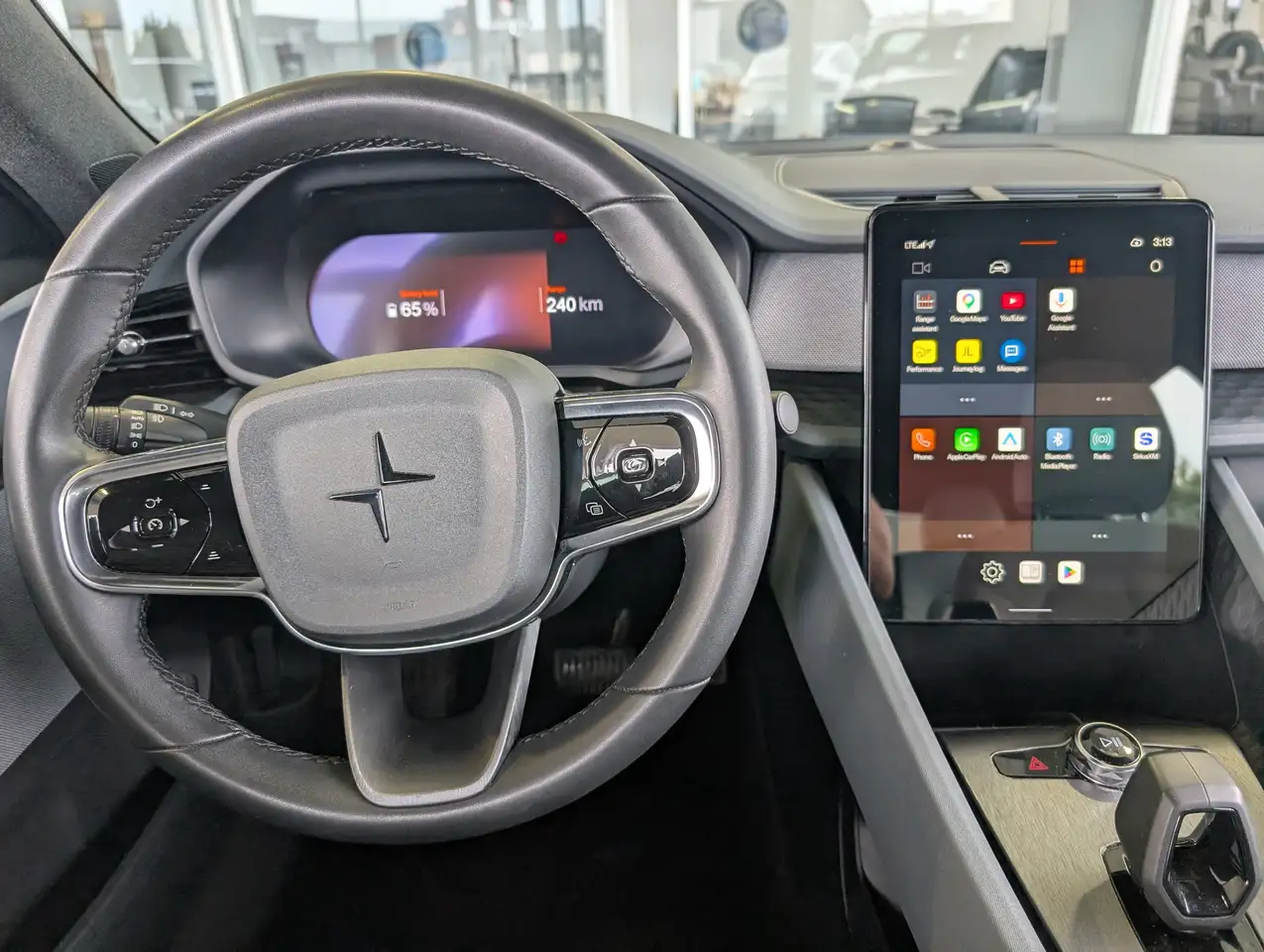 Polestar 2 снимка Polestar 2