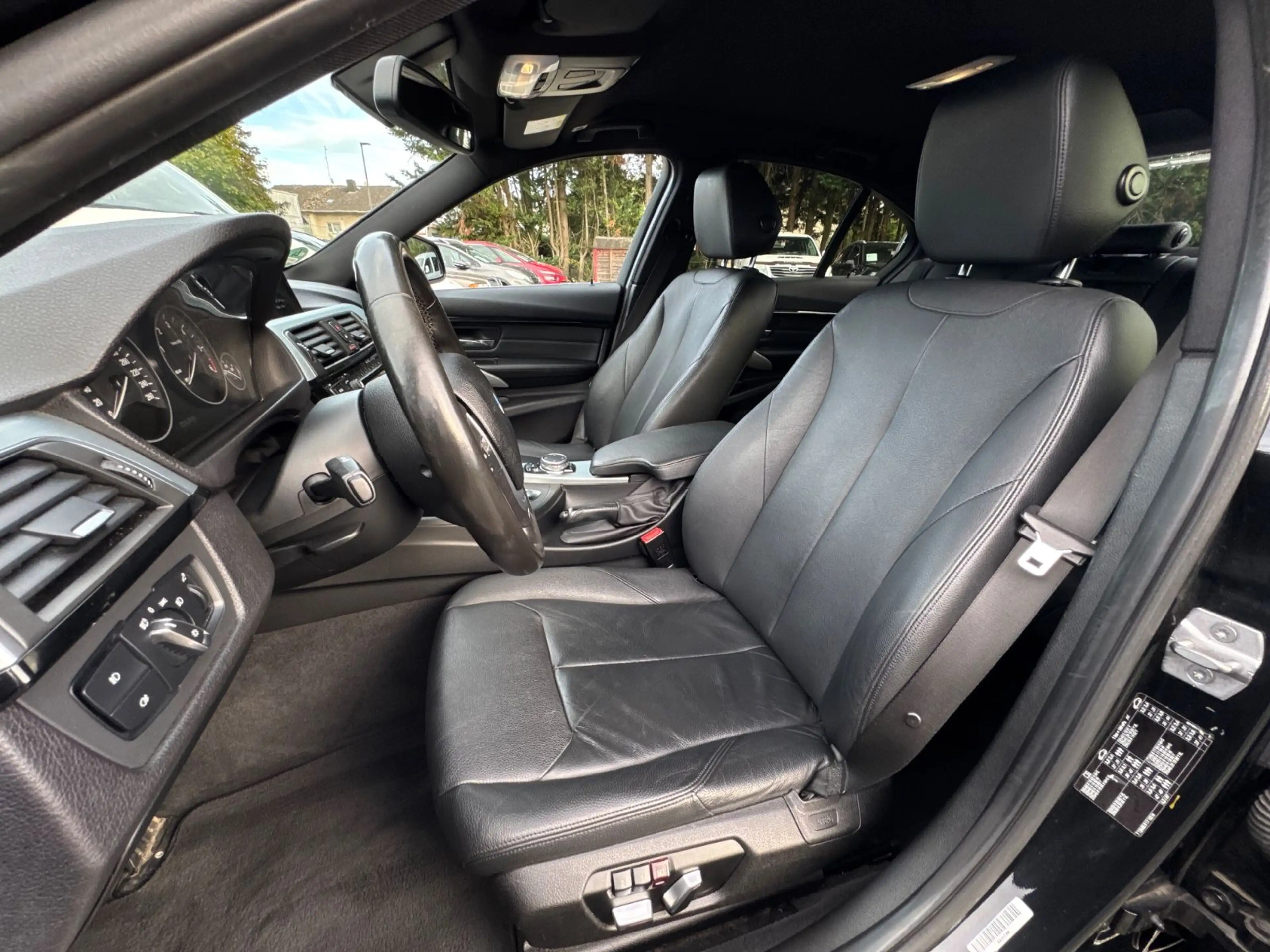 BMW 320 d Luxury Line/Head-Up/AppleCarPlay/360°Kamera — photo 12