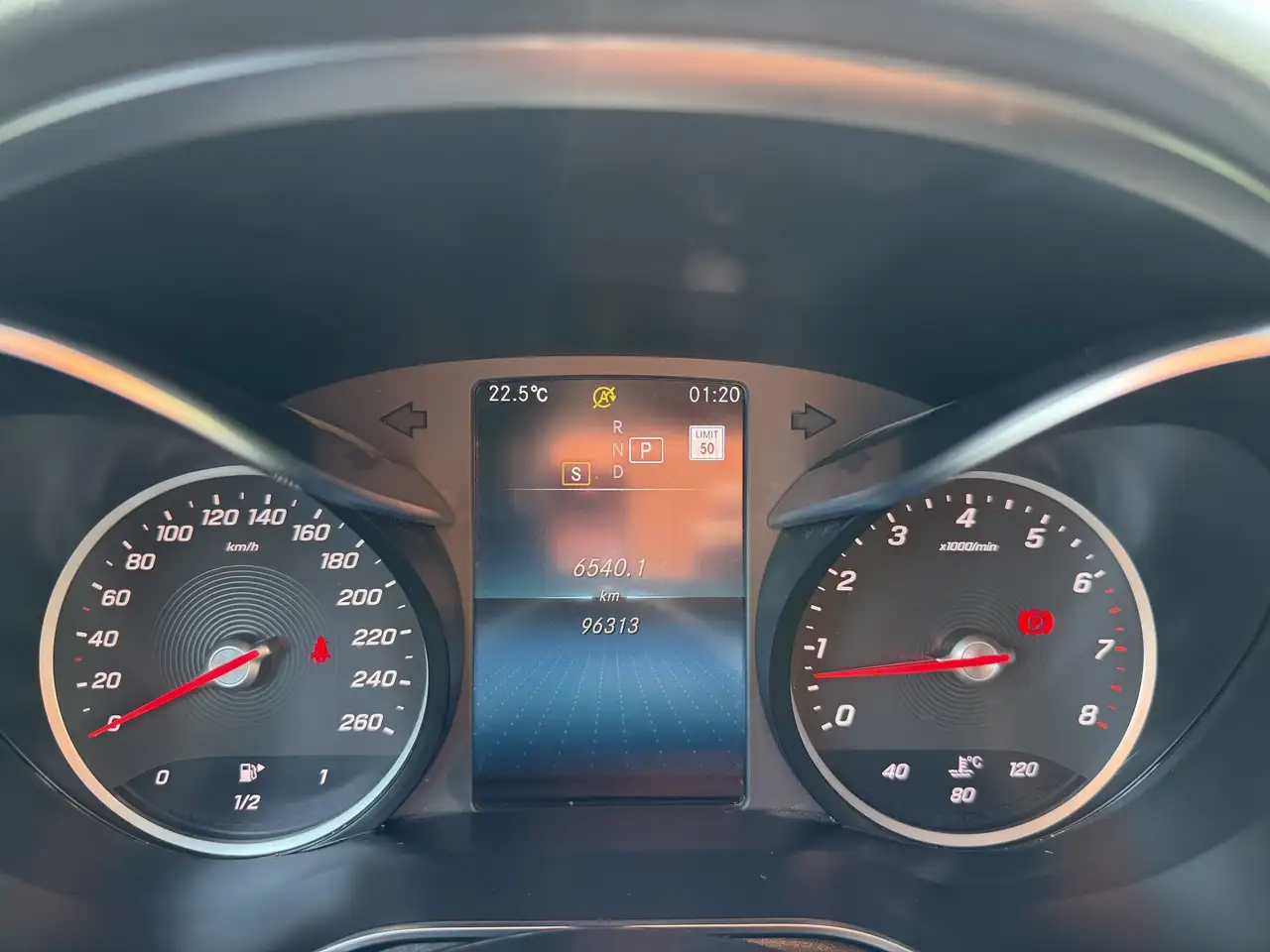 Mercedes-Benz GLC снимка Mercedes-Benz GLC