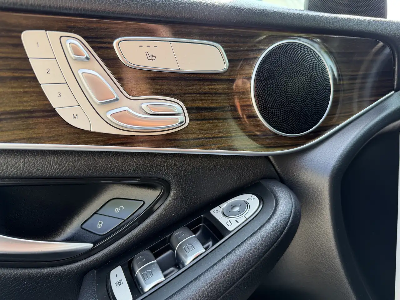 Mercedes-Benz GLC снимка Mercedes-Benz GLC