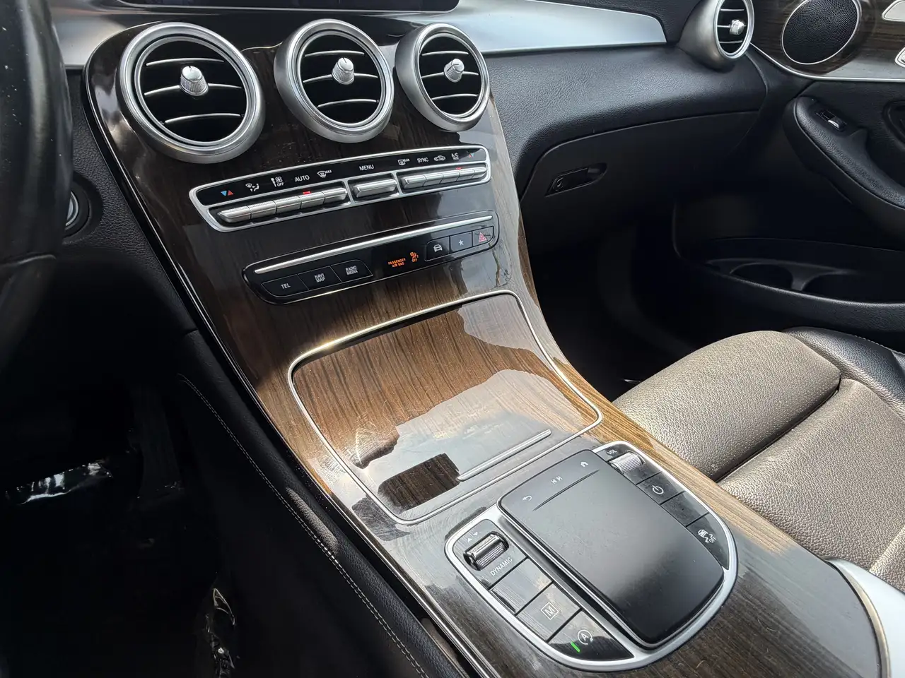 Mercedes-Benz GLC снимка Mercedes-Benz GLC