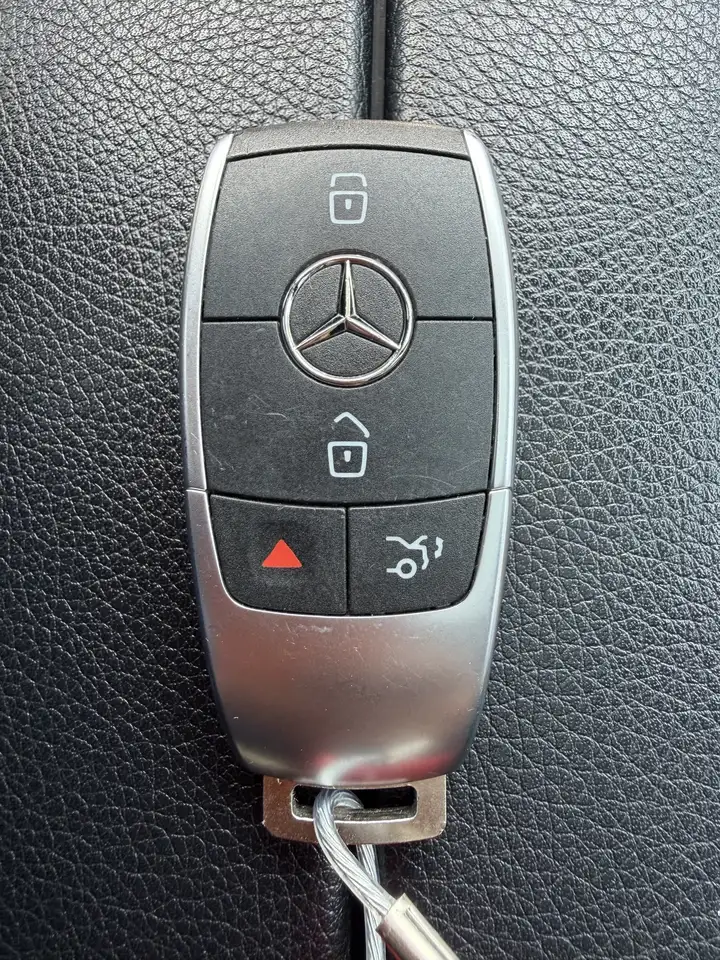 Mercedes-Benz GLC снимка Mercedes-Benz GLC