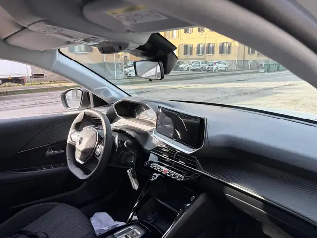 Peugeot 208 view 6