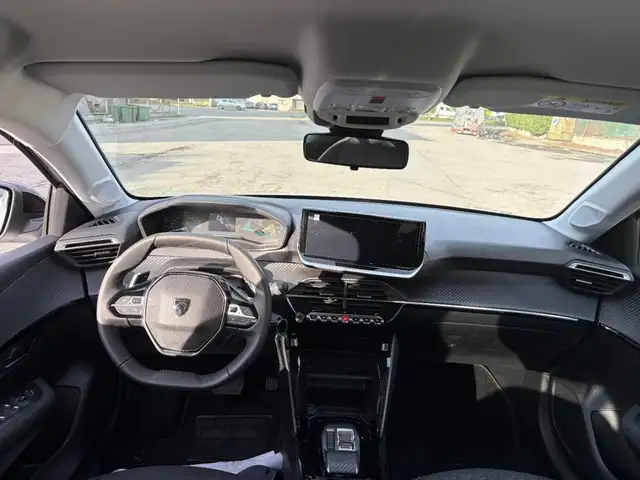 Peugeot 208 view 10