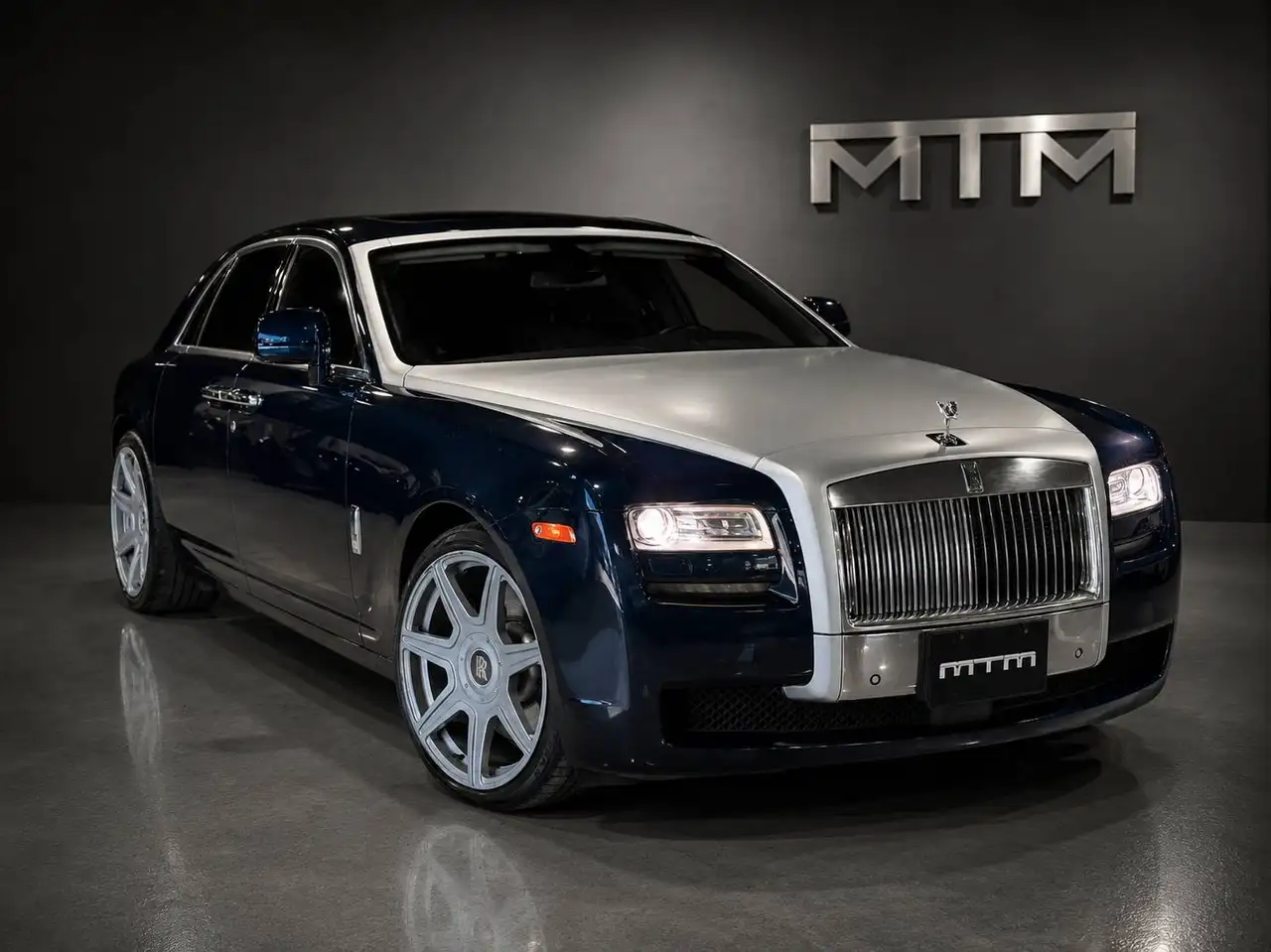 Rolls-Royce Ghost photo Rolls-Royce Ghost
