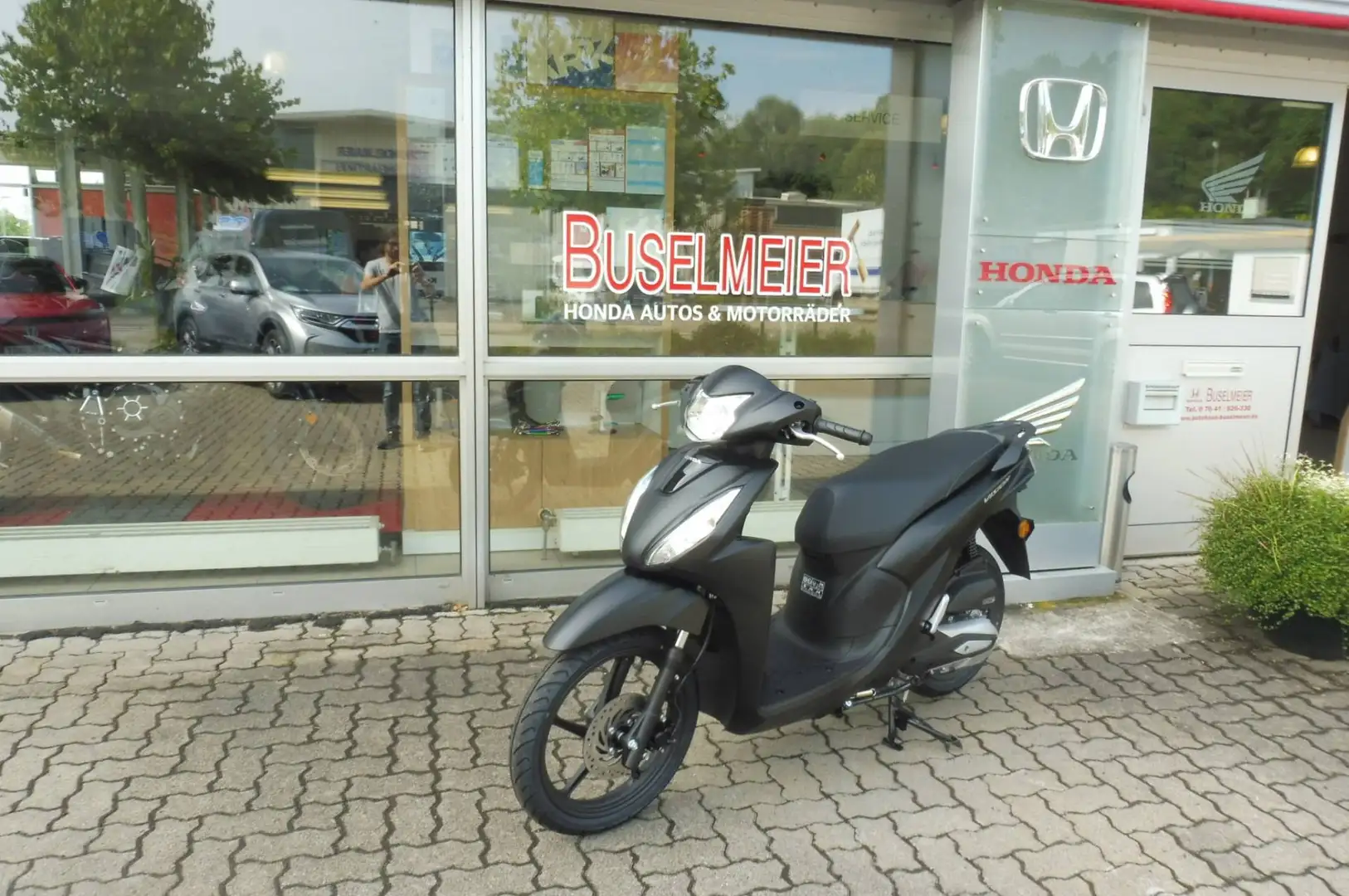 Honda Vision 110 Zwart - 1