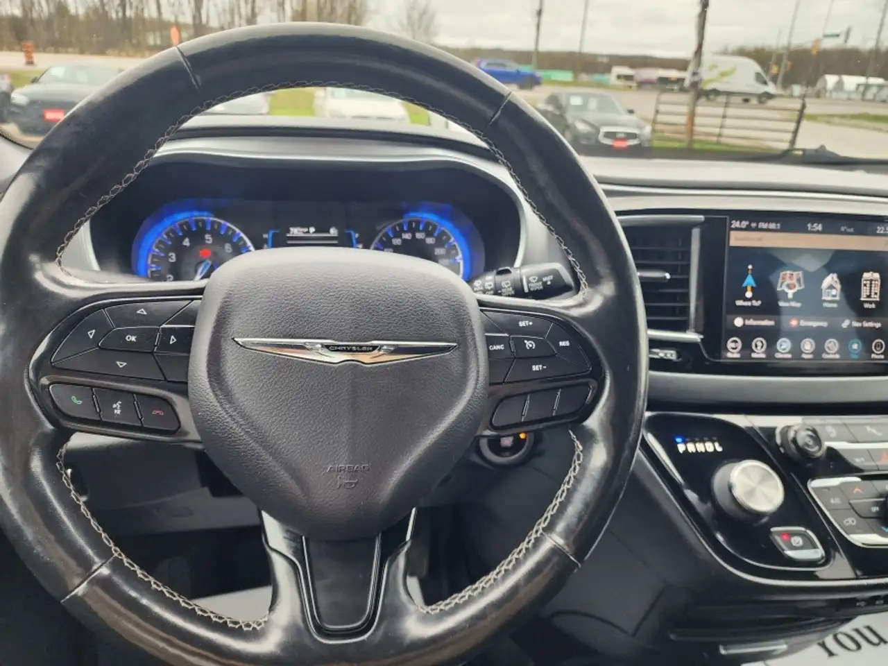 Chrysler Pacifica снимка Chrysler Pacifica