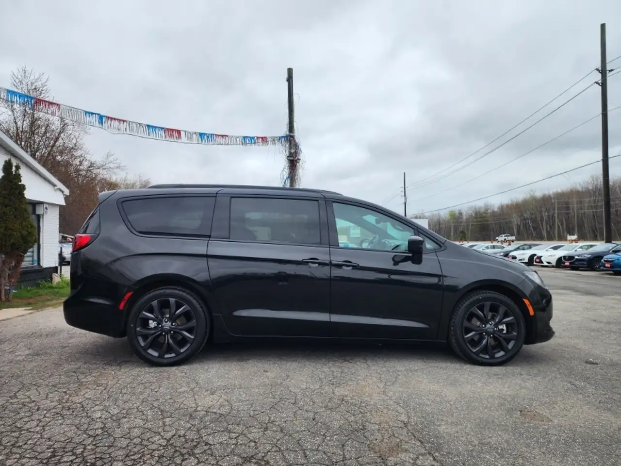 Chrysler Pacifica снимка Chrysler Pacifica