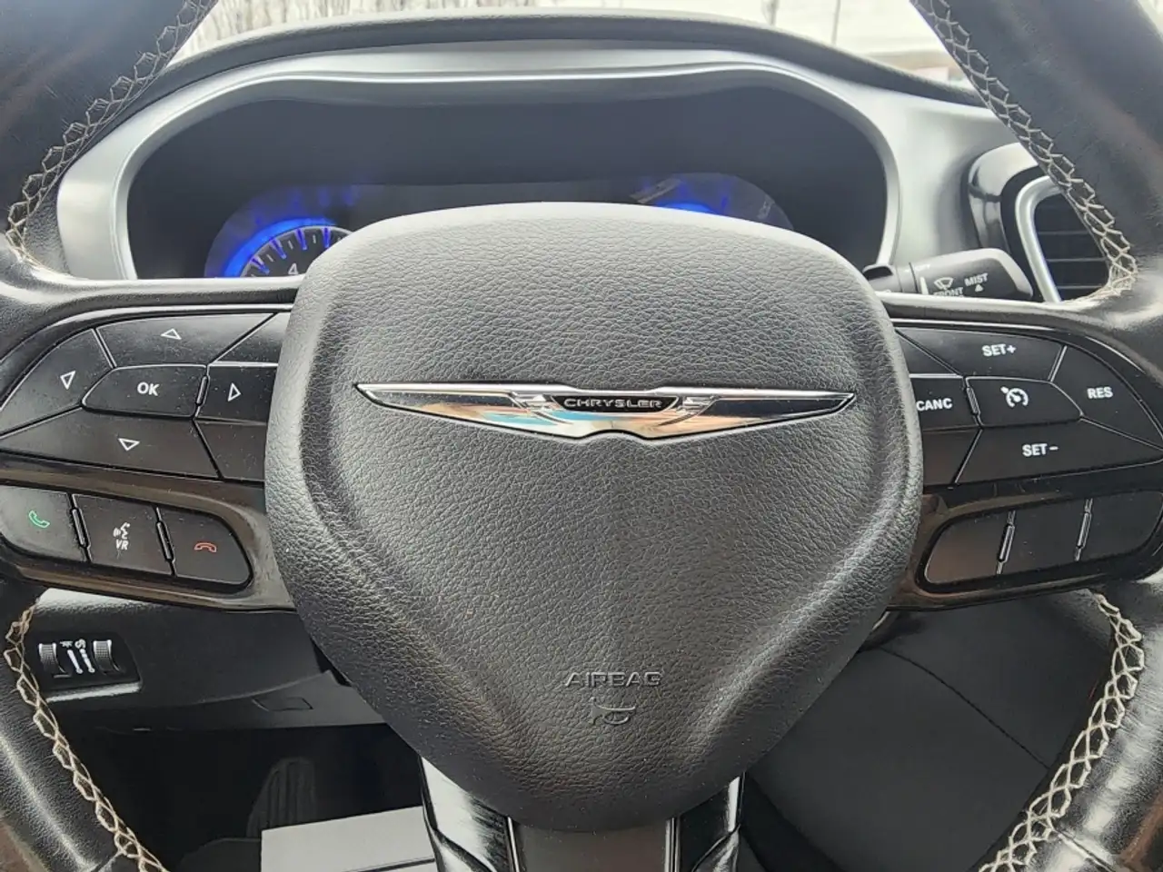 Chrysler Pacifica снимка Chrysler Pacifica