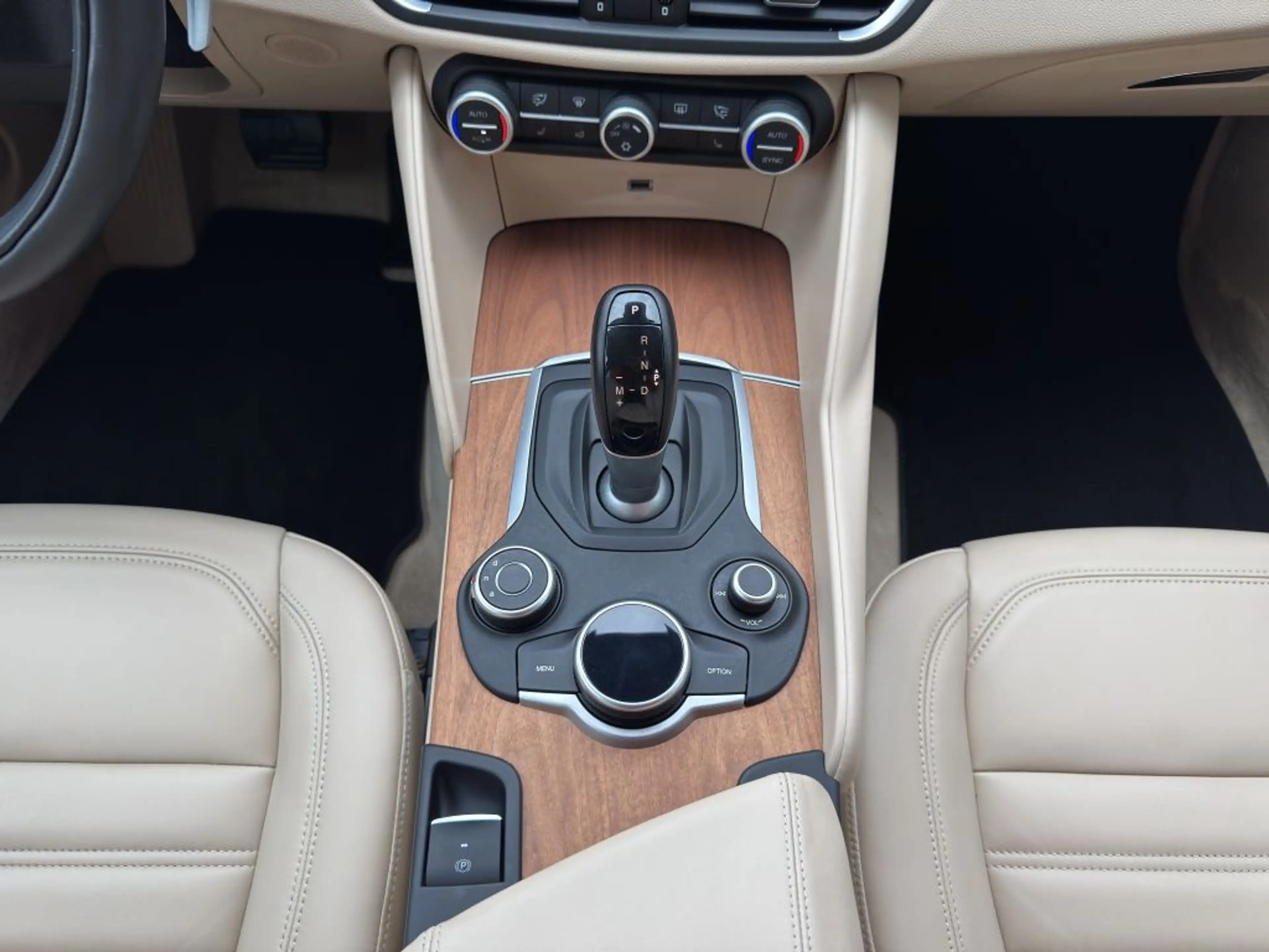 Alfa Romeo Giulia GIULIA LUSSO RENTNER FZG TOP ZUSTAND SCHECKHEFT — photo 12