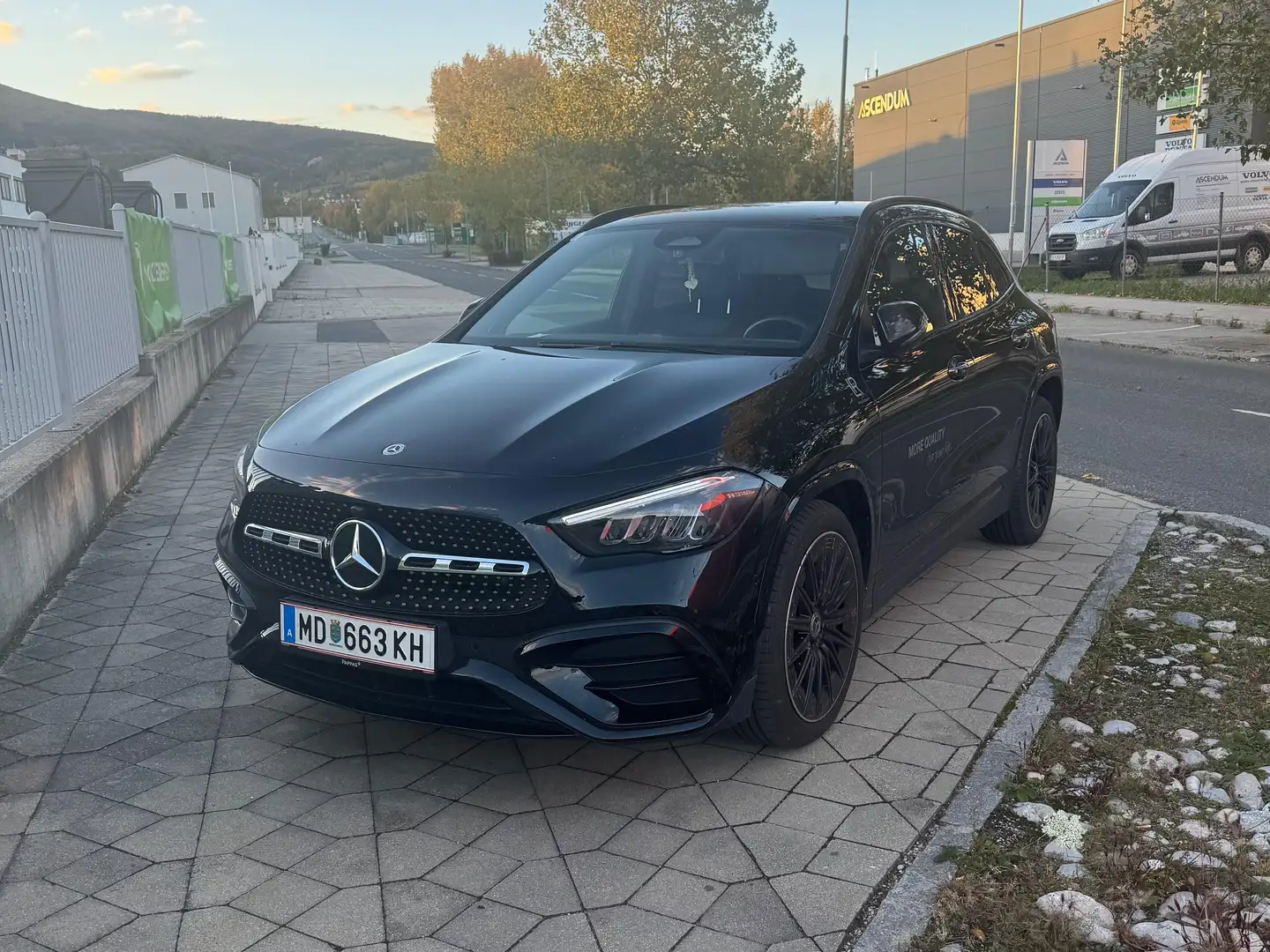 Mercedes-Benz GLA 200 GLA 200 d 4matic Österreich Edition Schwarz - 1