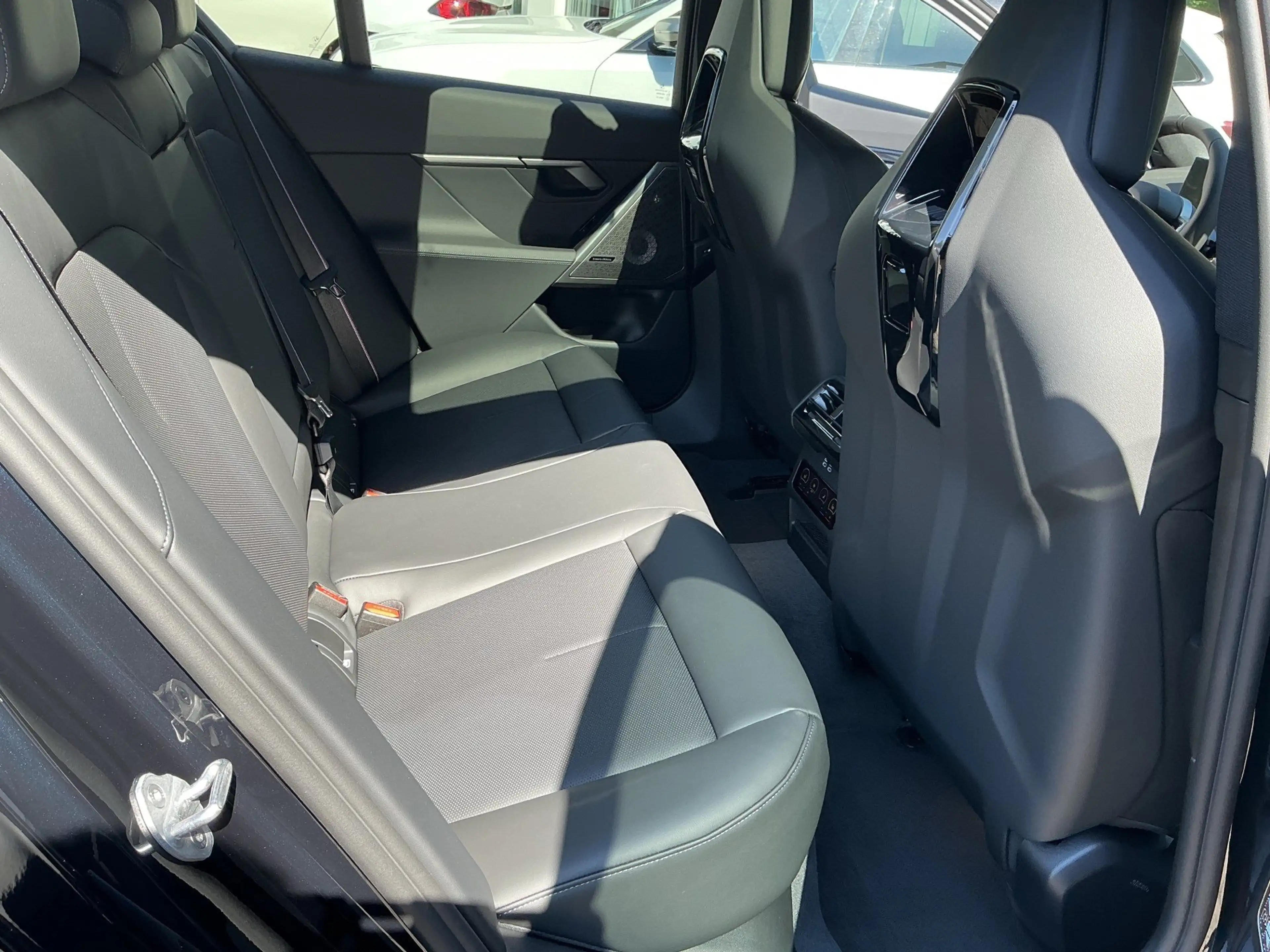 BMW 550 e xDrive M Sport Pro Panorama Innovation AHK LiveC — photo 15