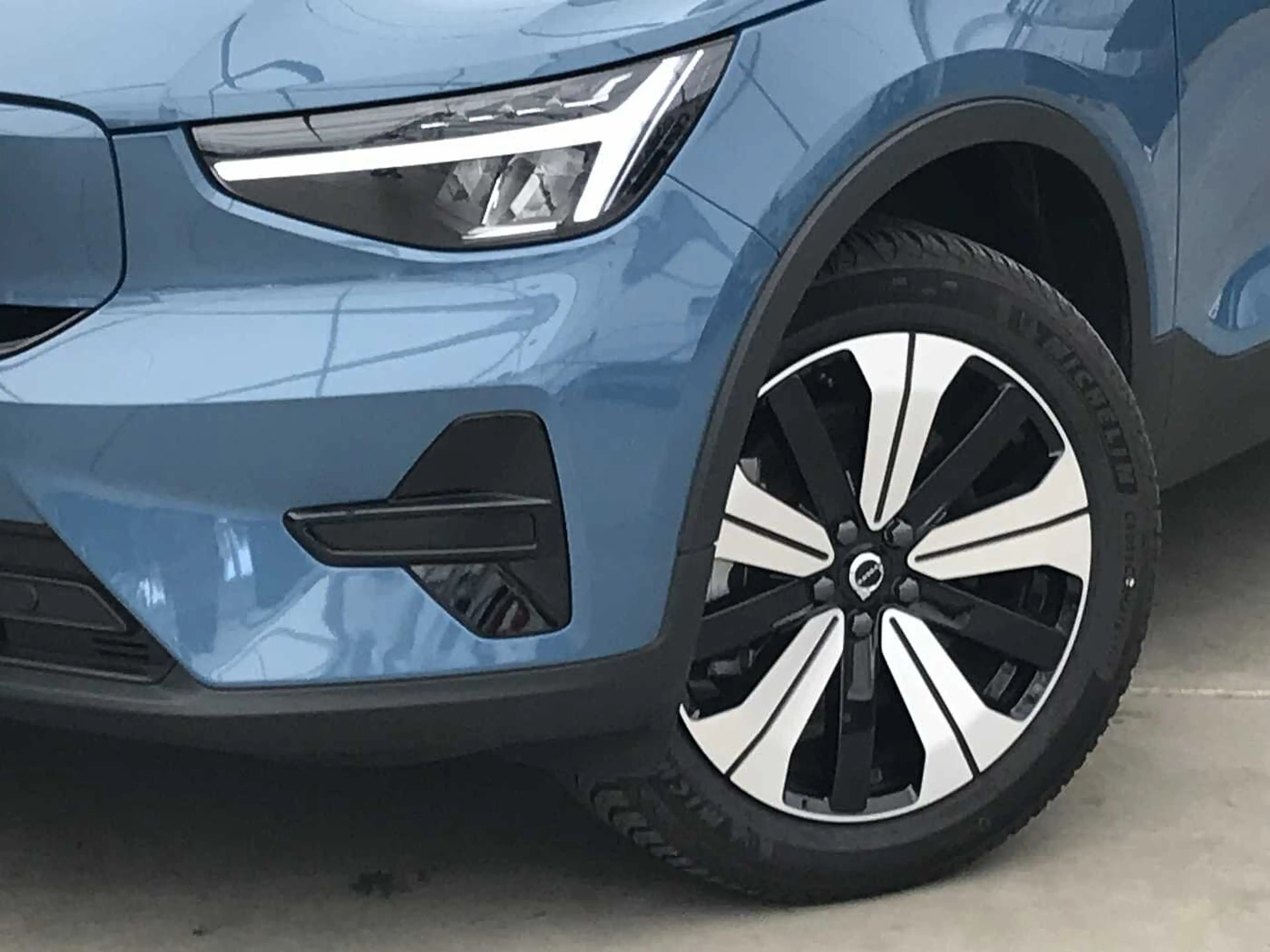 Volvo C40 RECHARGE P6 PLUS - ACC - BLIS - PANO - ... — photo 4