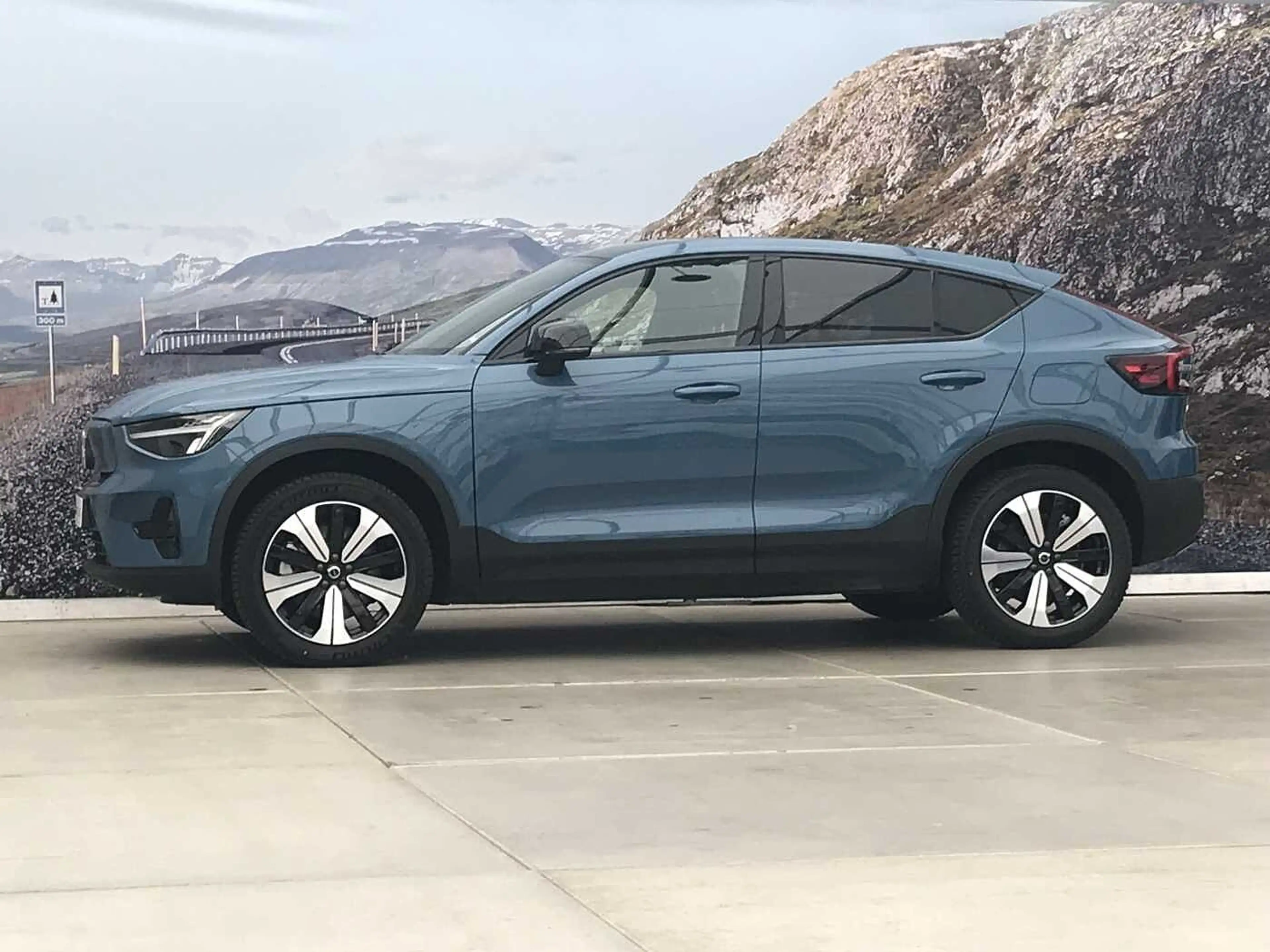 Volvo C40 RECHARGE P6 PLUS - ACC - BLIS - PANO - ... — photo 2