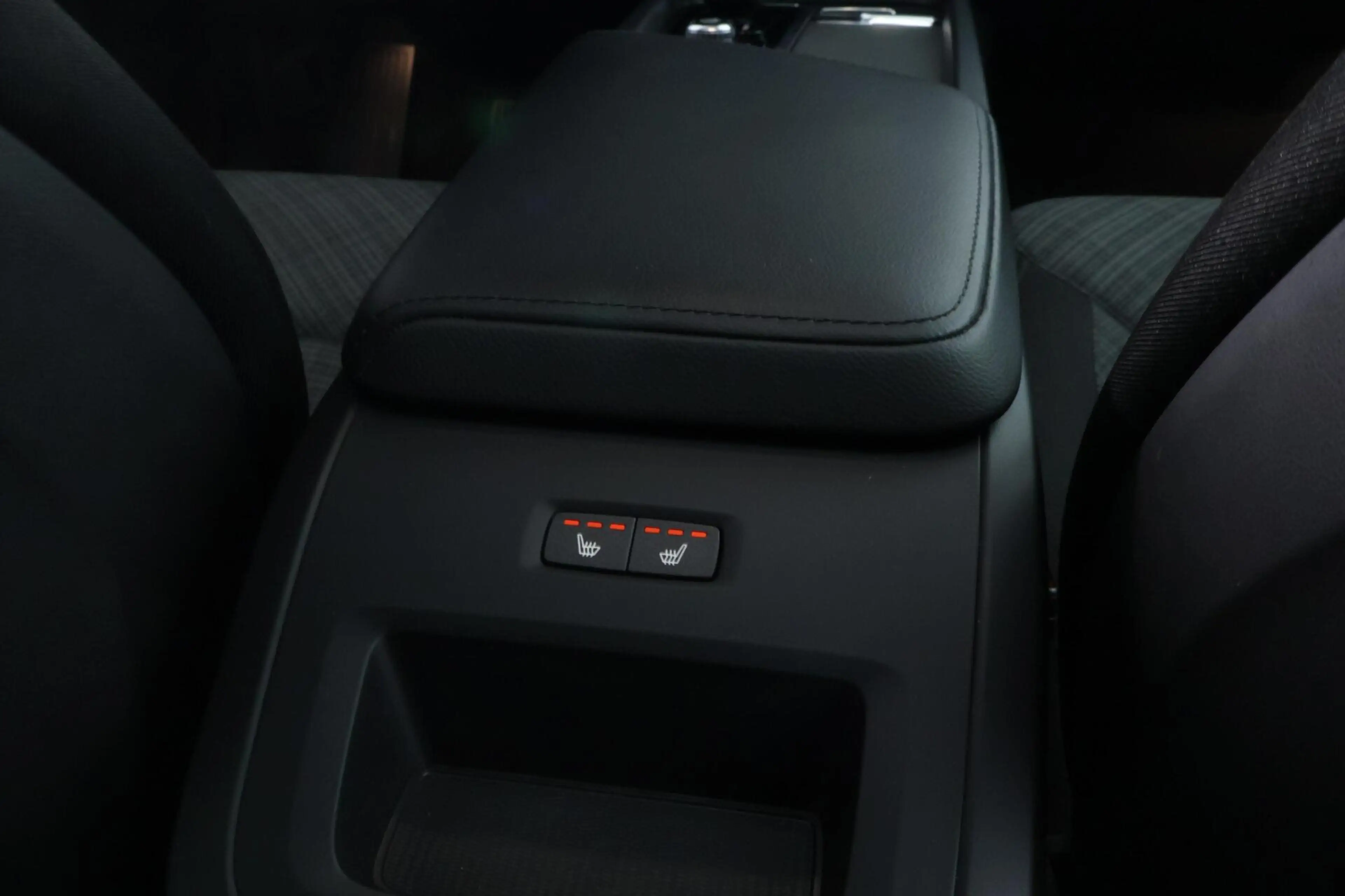 Volvo XC60 2.0 T6 Plug-in hybrid AWD Core Bright Long Range | — photo 19