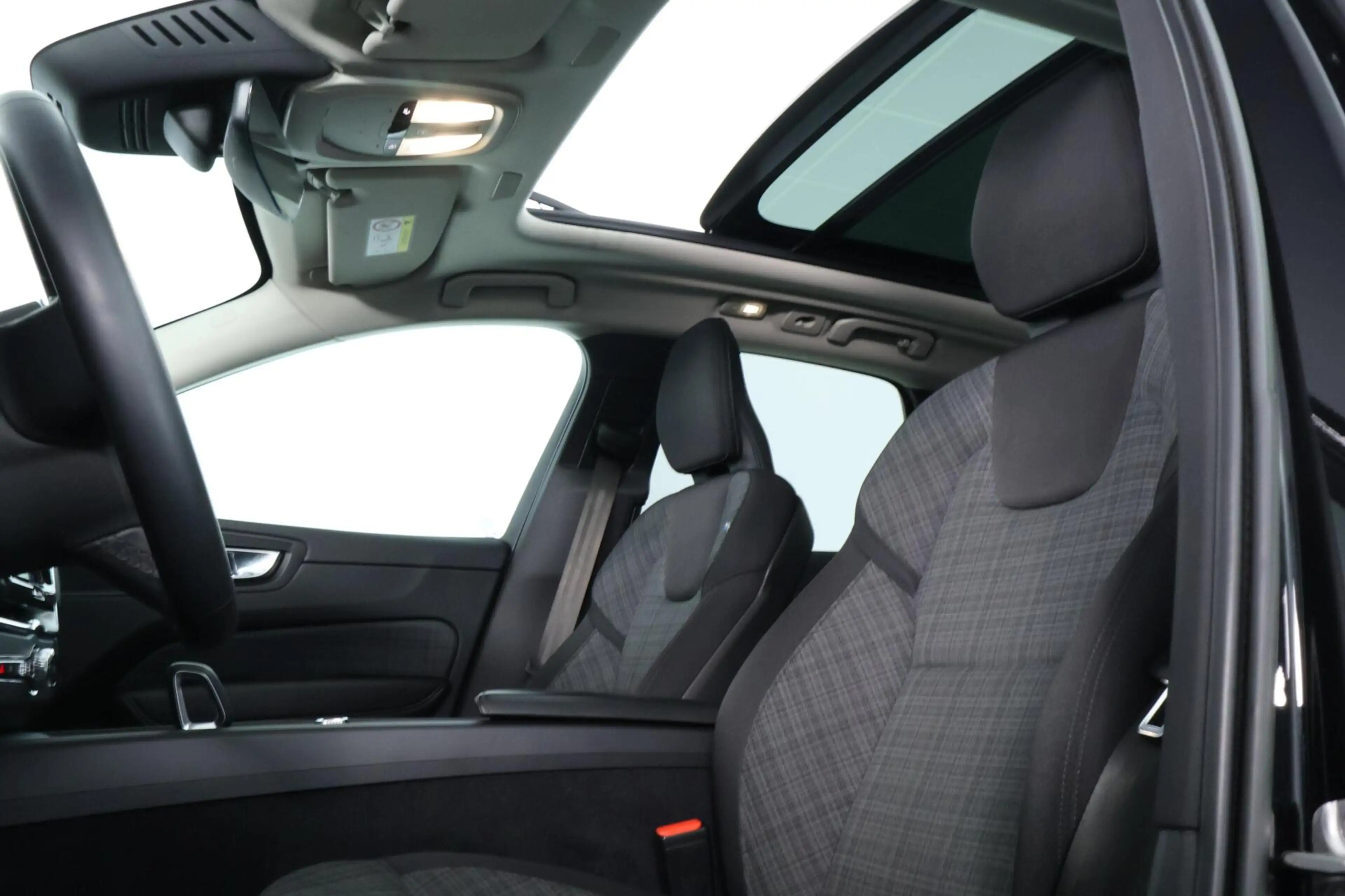 Volvo XC60 2.0 T6 Plug-in hybrid AWD Core Bright Long Range | — photo 13