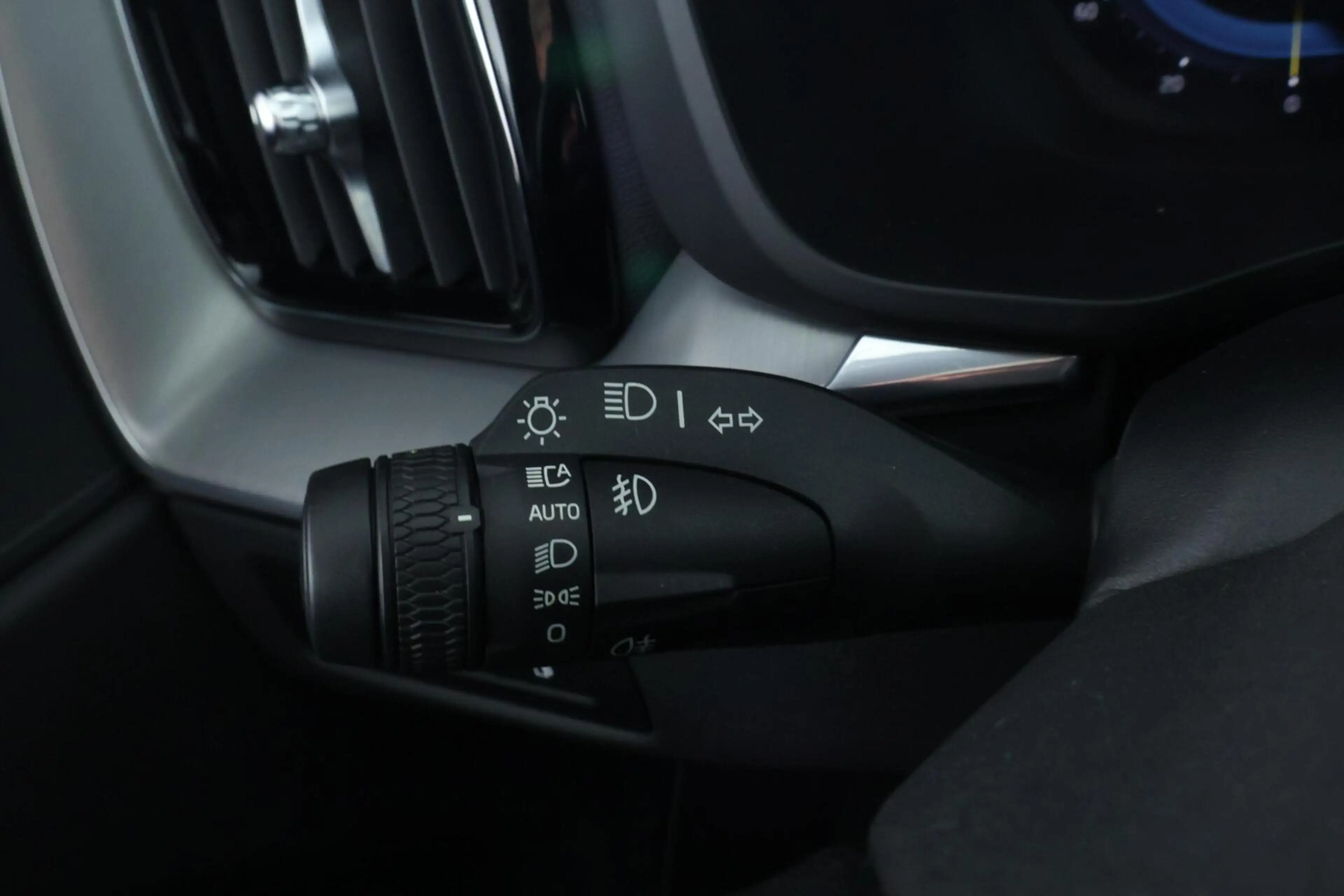 Volvo XC60 2.0 T6 Plug-in hybrid AWD Core Bright Long Range | — photo 29