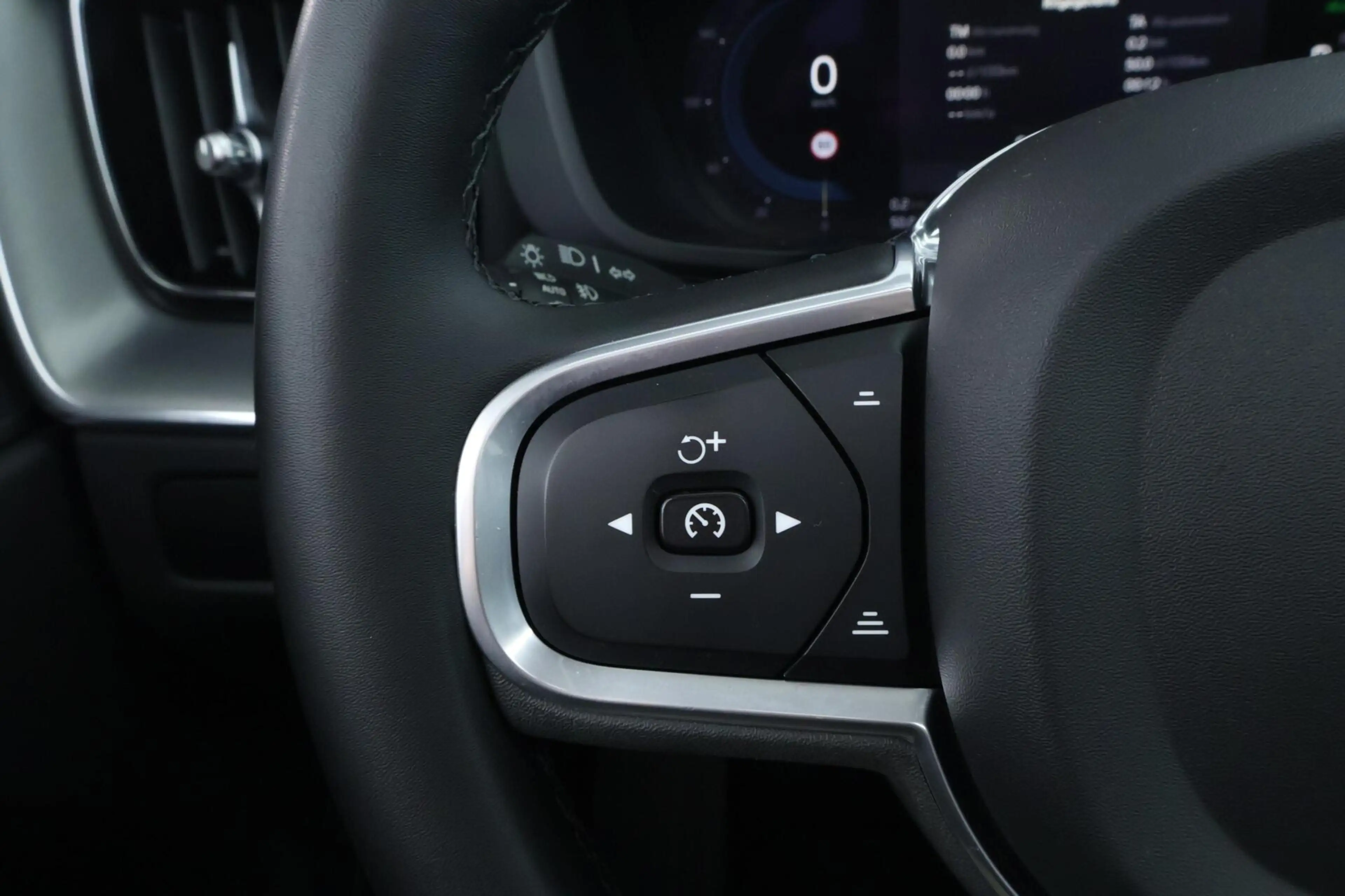 Volvo XC60 2.0 T6 Plug-in hybrid AWD Core Bright Long Range | — photo 27