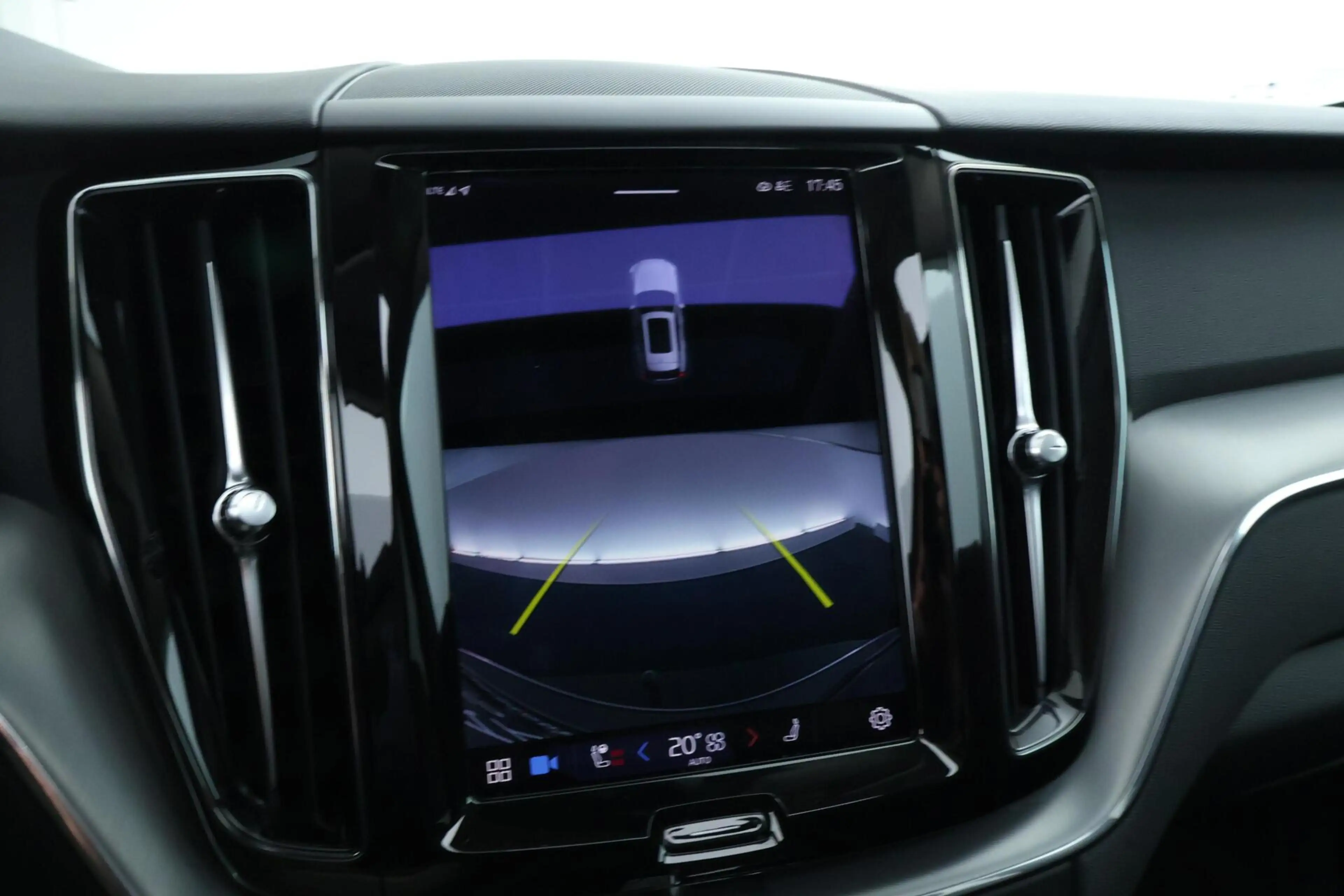 Volvo XC60 2.0 T6 Plug-in hybrid AWD Core Bright Long Range | — photo 33