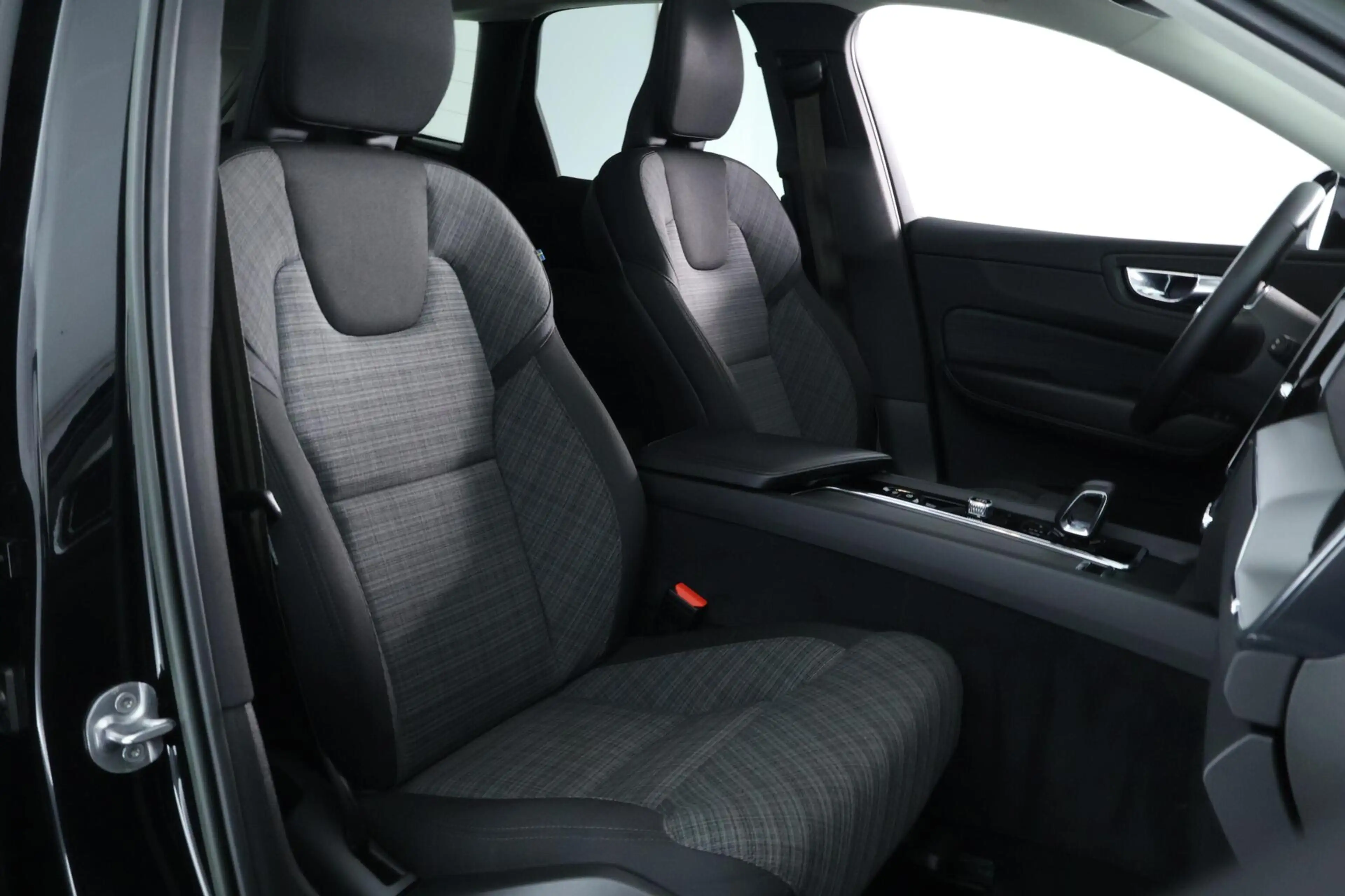 Volvo XC60 2.0 T6 Plug-in hybrid AWD Core Bright Long Range | — photo 14