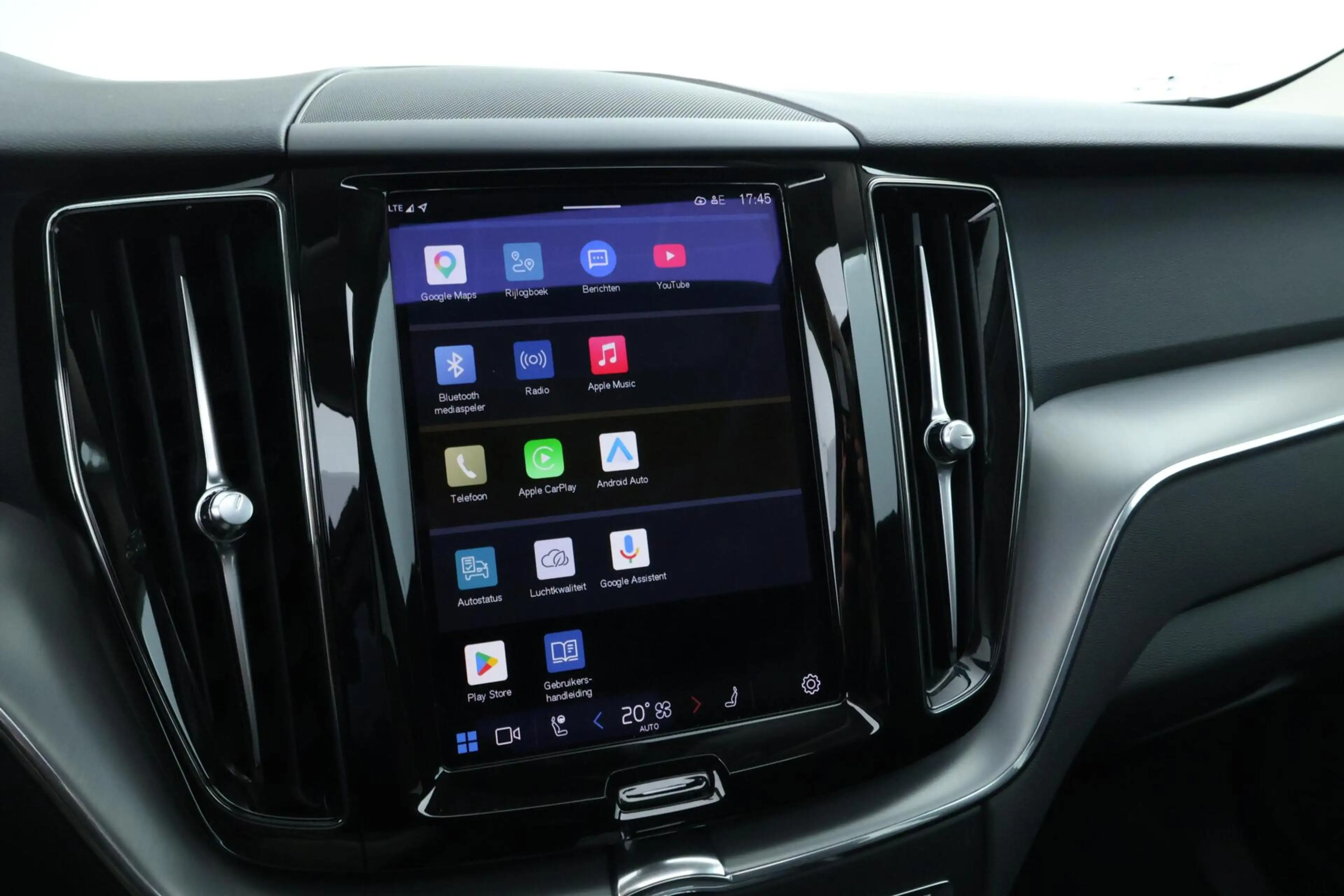 Volvo XC60 2.0 T6 Plug-in hybrid AWD Core Bright Long Range | — photo 31