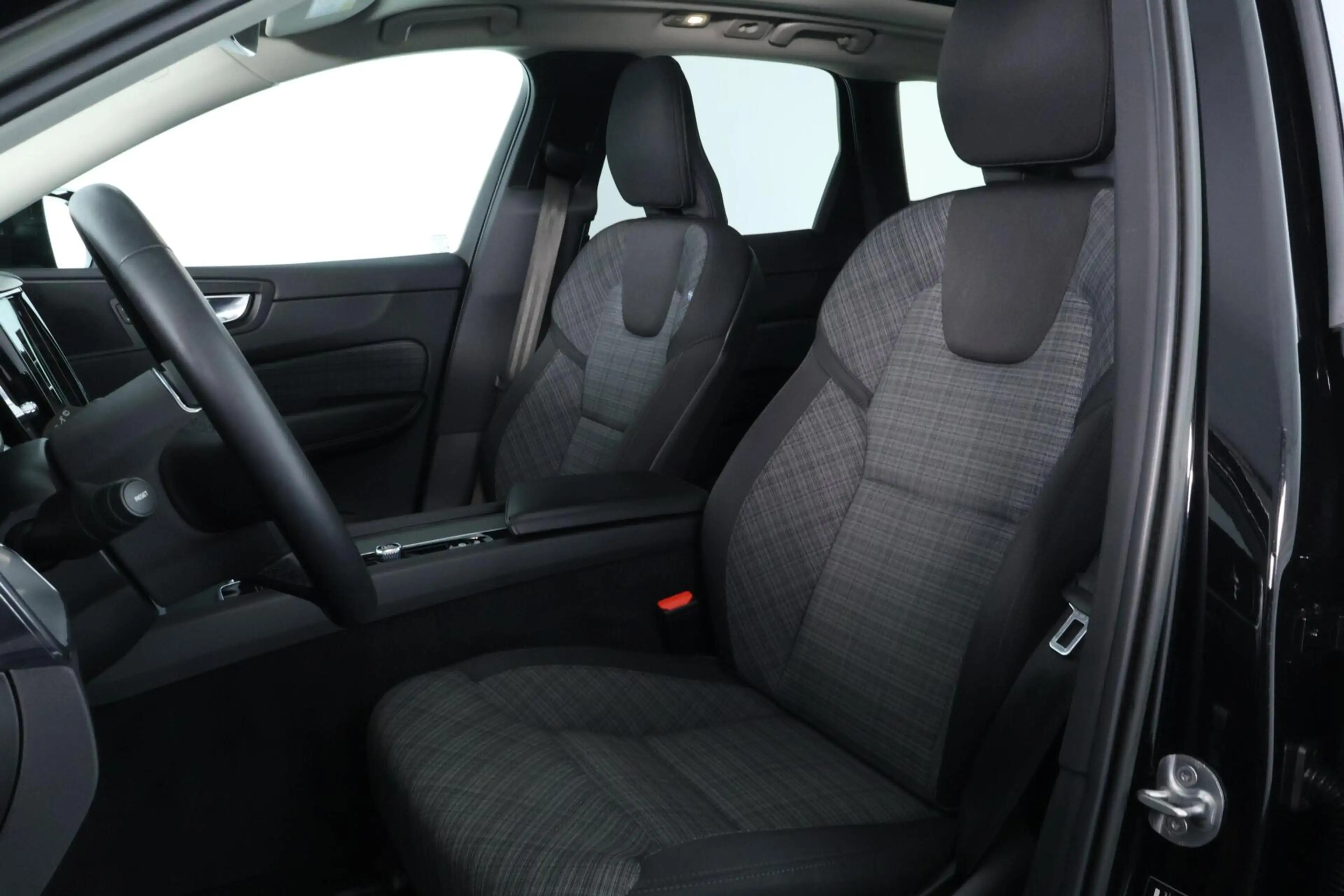 Volvo XC60 2.0 T6 Plug-in hybrid AWD Core Bright Long Range | — photo 11