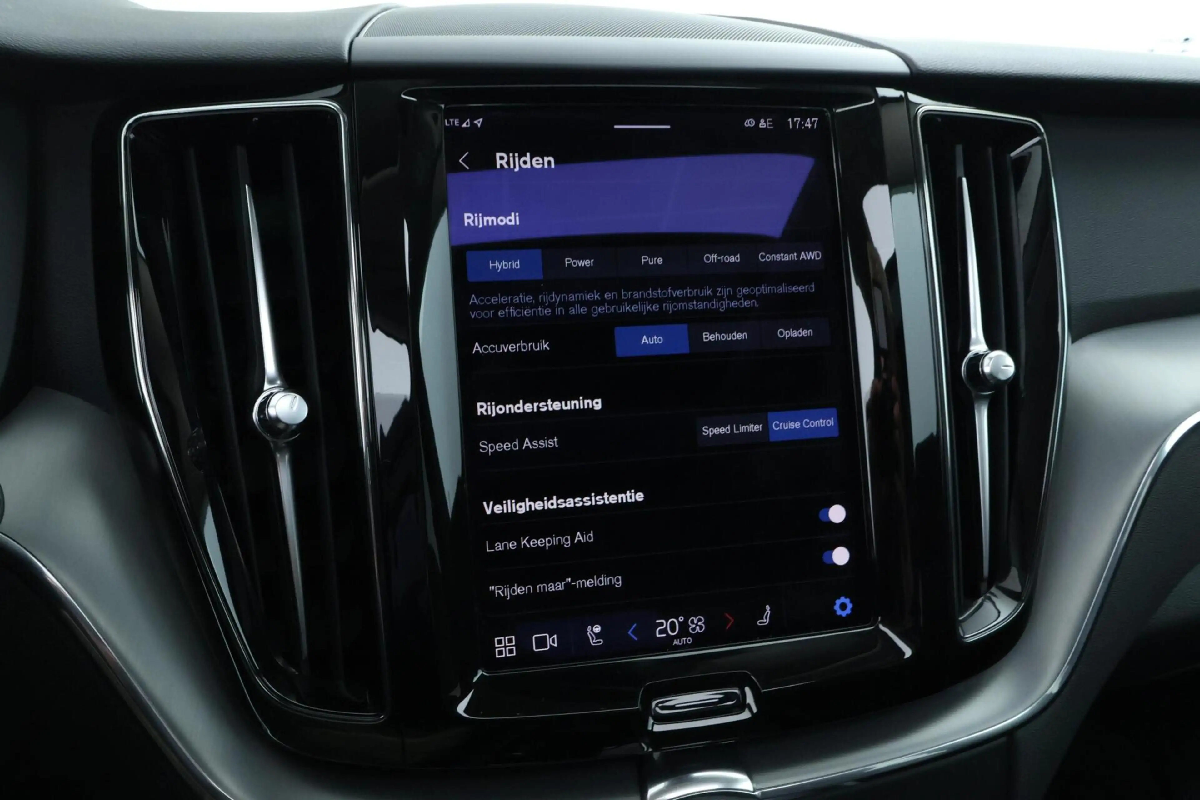 Volvo XC60 2.0 T6 Plug-in hybrid AWD Core Bright Long Range | — photo 34