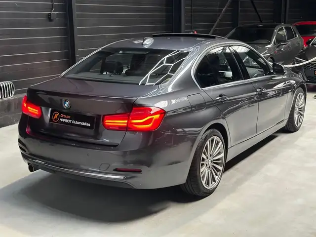BMW 3 Series view 4