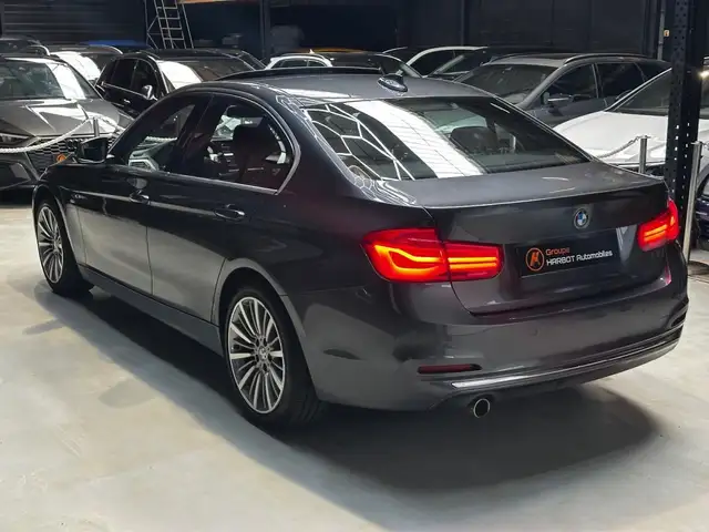 BMW 3 Series view 6