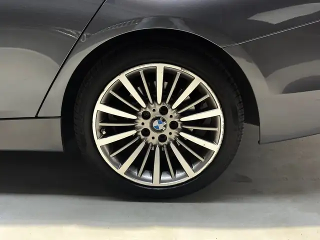 BMW 3 Series view 8