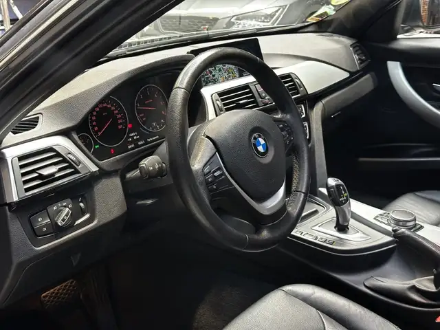 BMW 3 Series view 12