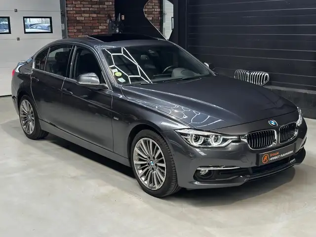 BMW 3 Series view 3