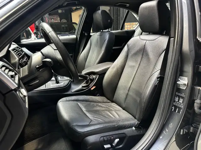 BMW 3 Series view 11